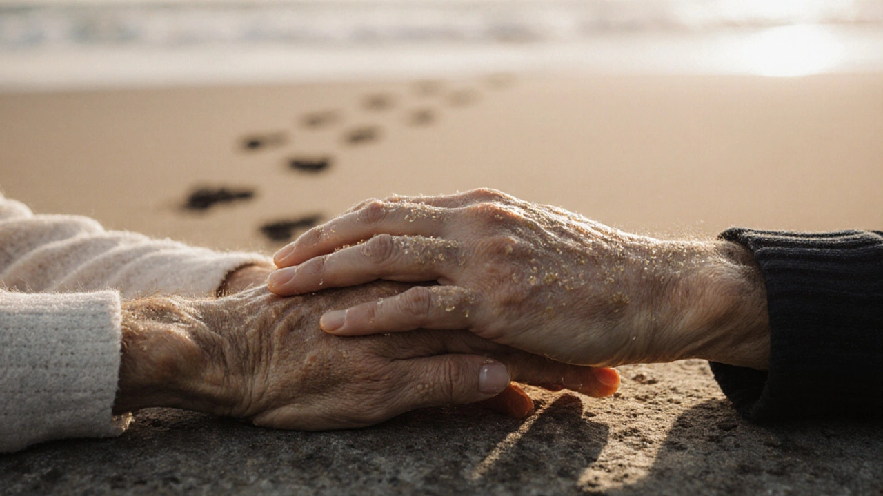 Překrývající se ruce na teplém kameni, olej leskne na kůži, za nimi zmizení stop v písku.